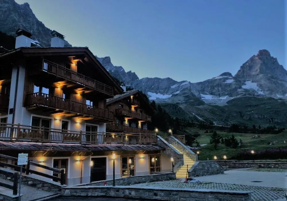 3 Chalets Aparthotel-1