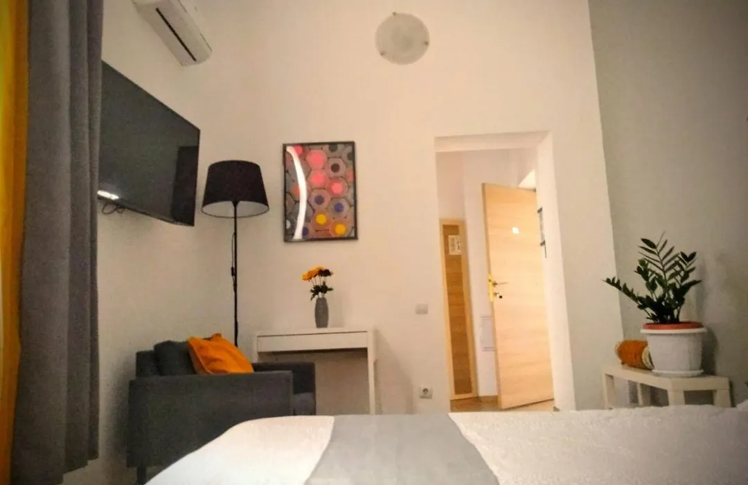Central Guesthouse (Adults Only)-1