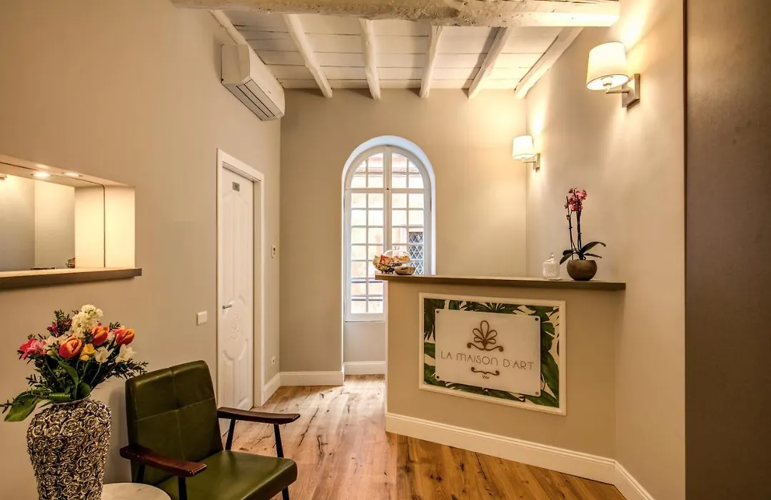 Vite 21 Luxury Room-1