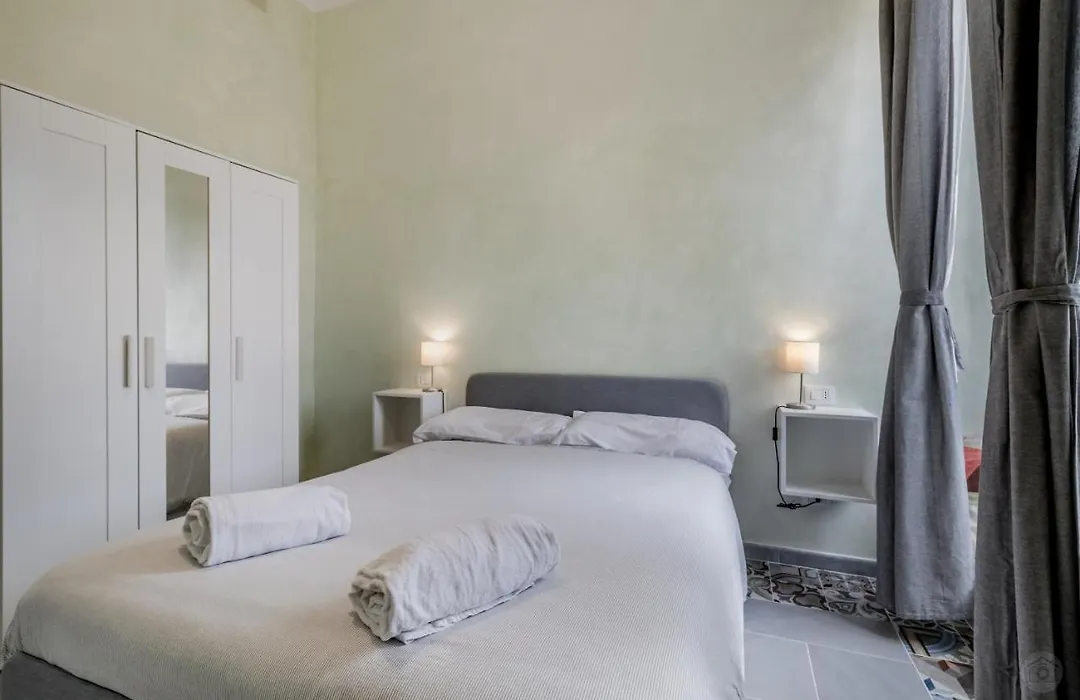 Roma House Piramide-1