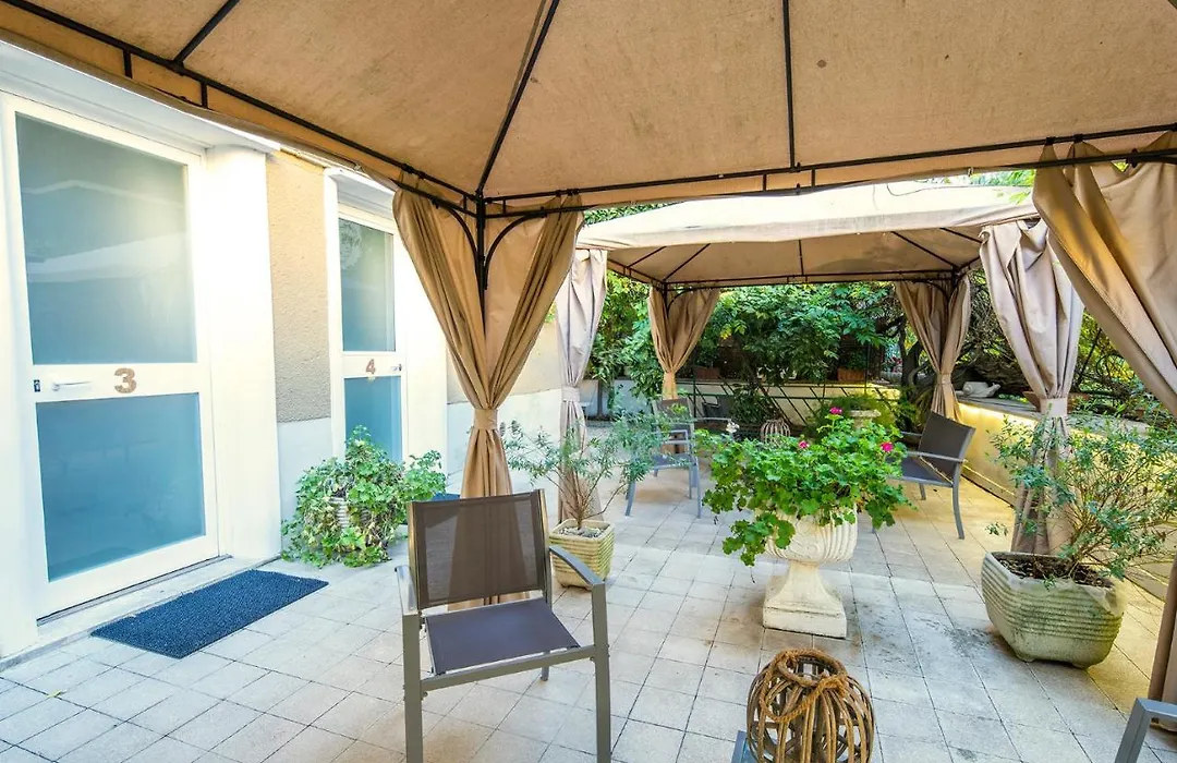 Garden House - Luxury Guest House - Self Check-In Only-1