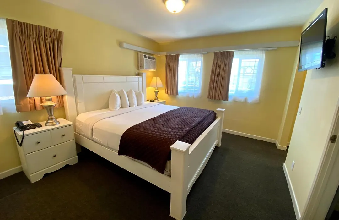 Hollywood Celebrity Hotel-1