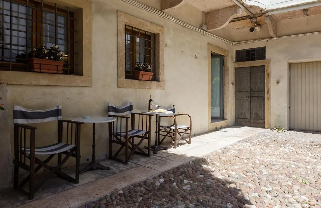 Palazzo Fracastoro-1