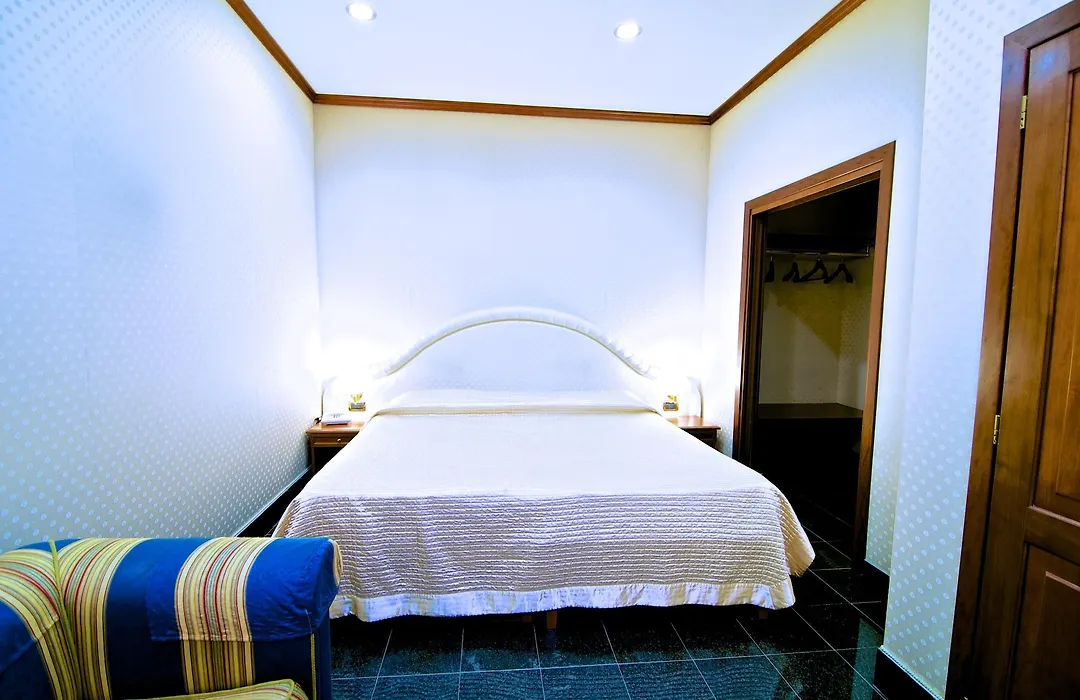 Hotel Dock-1