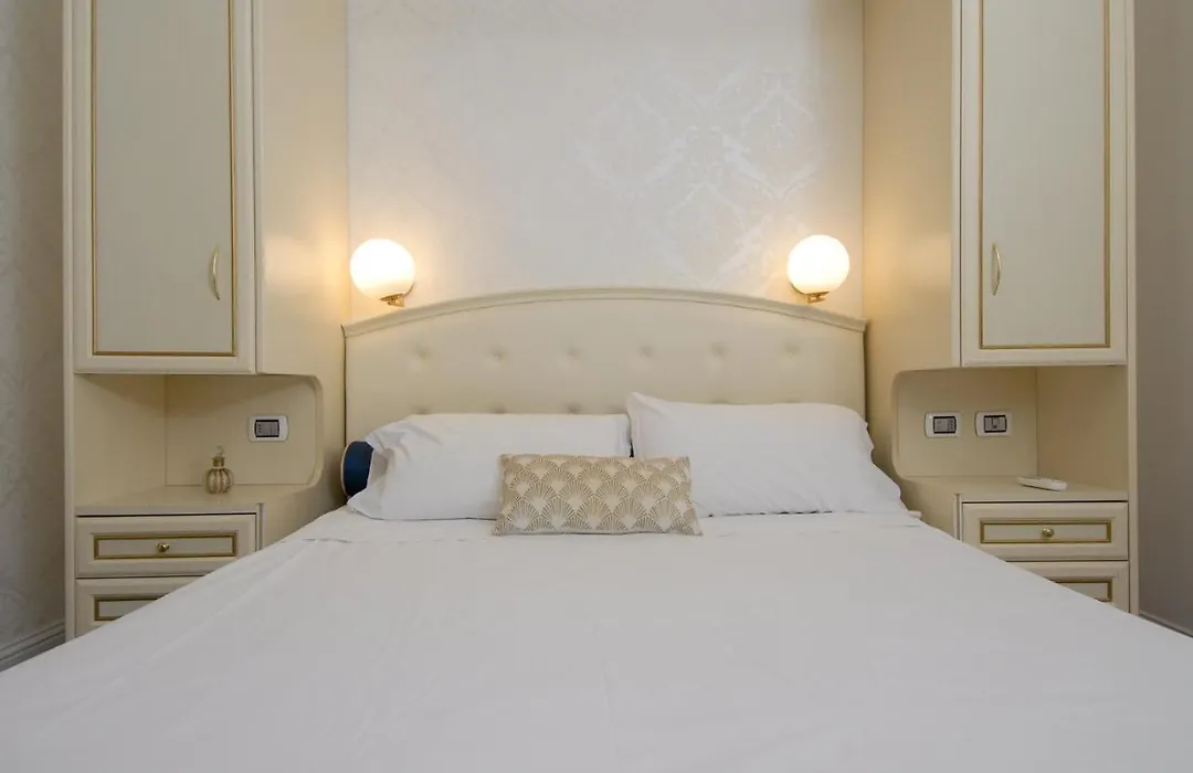 Piccolo di Piazza di Spagna Suites-1