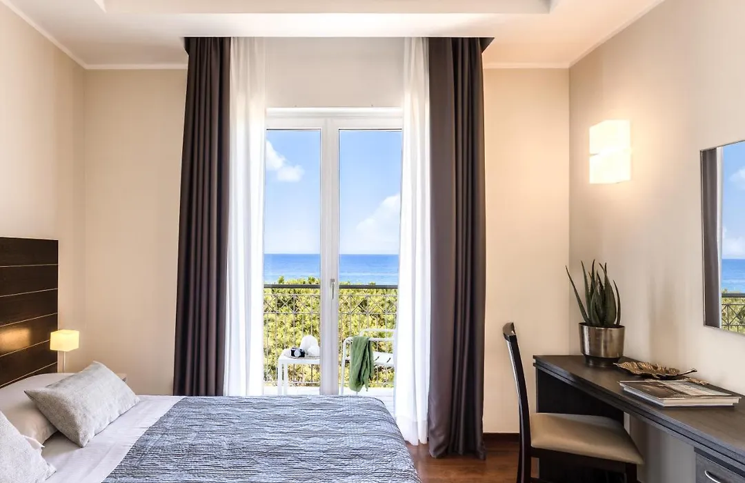 Grand Hotel Spiaggia-1