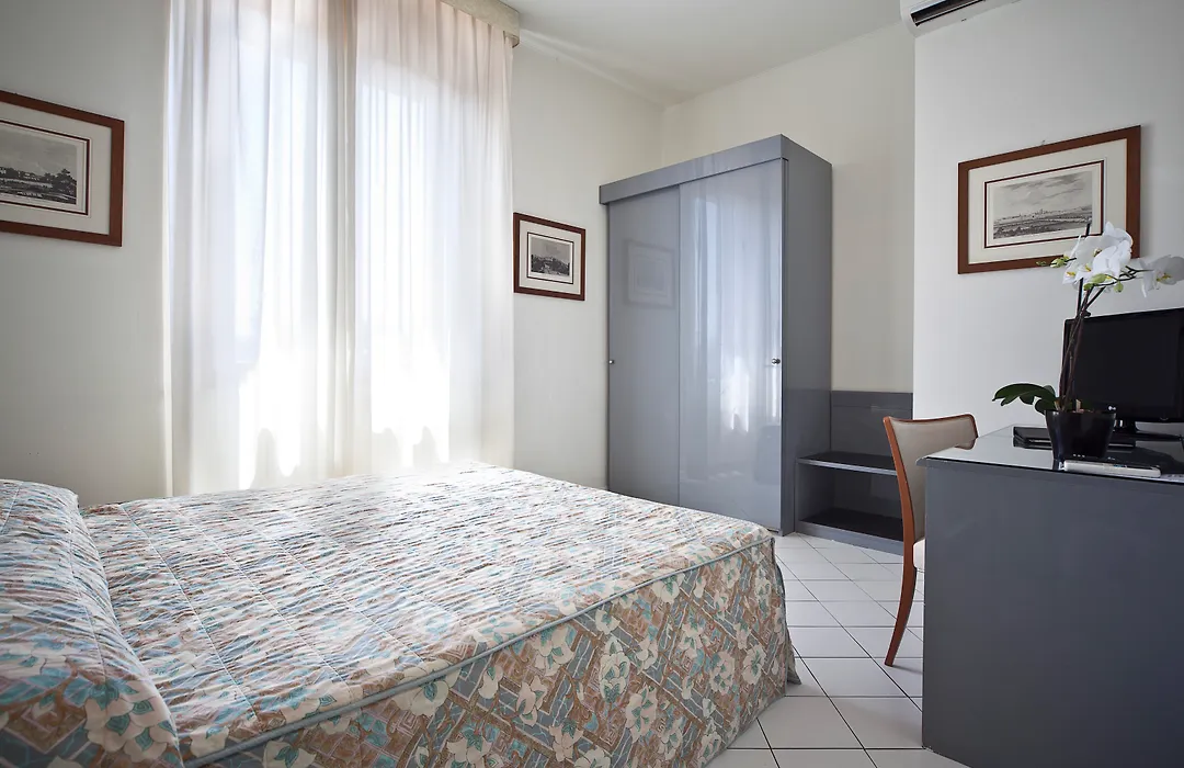Hotel Italia-1