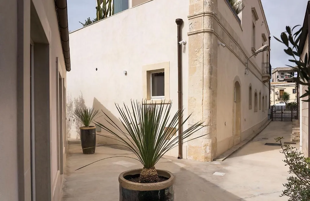 Byssus Suites-1