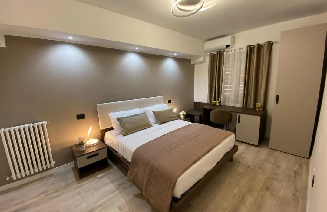Hotel Plaza Ungheria-1