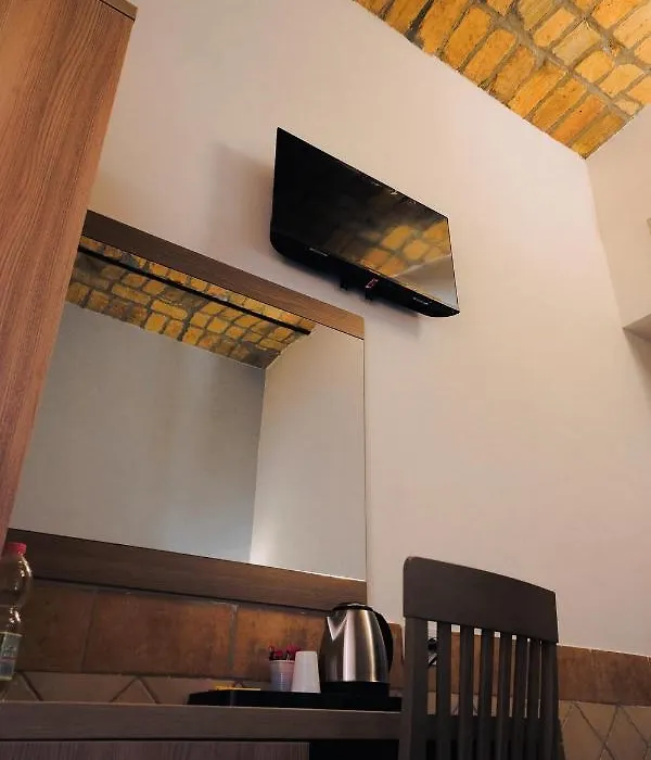 Square Inn-1