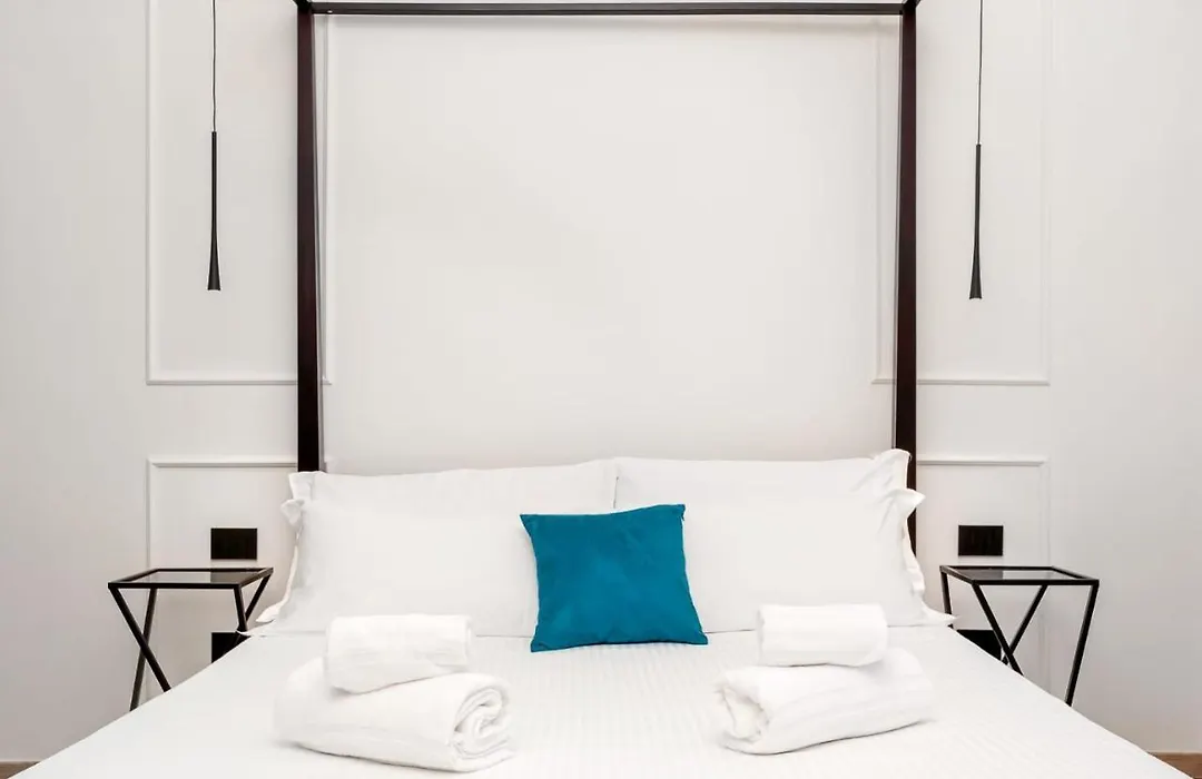 Nelli Rooms Via Biassa-1