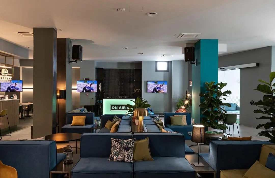 Arryvo Hotel-1