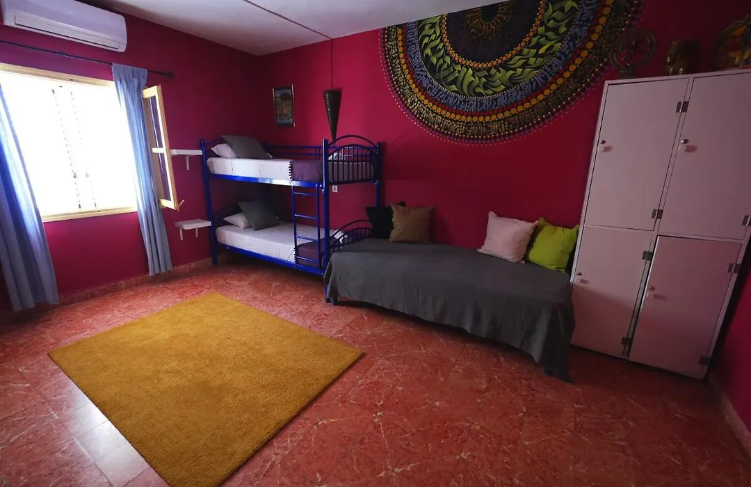 Hostal Giramundo-1