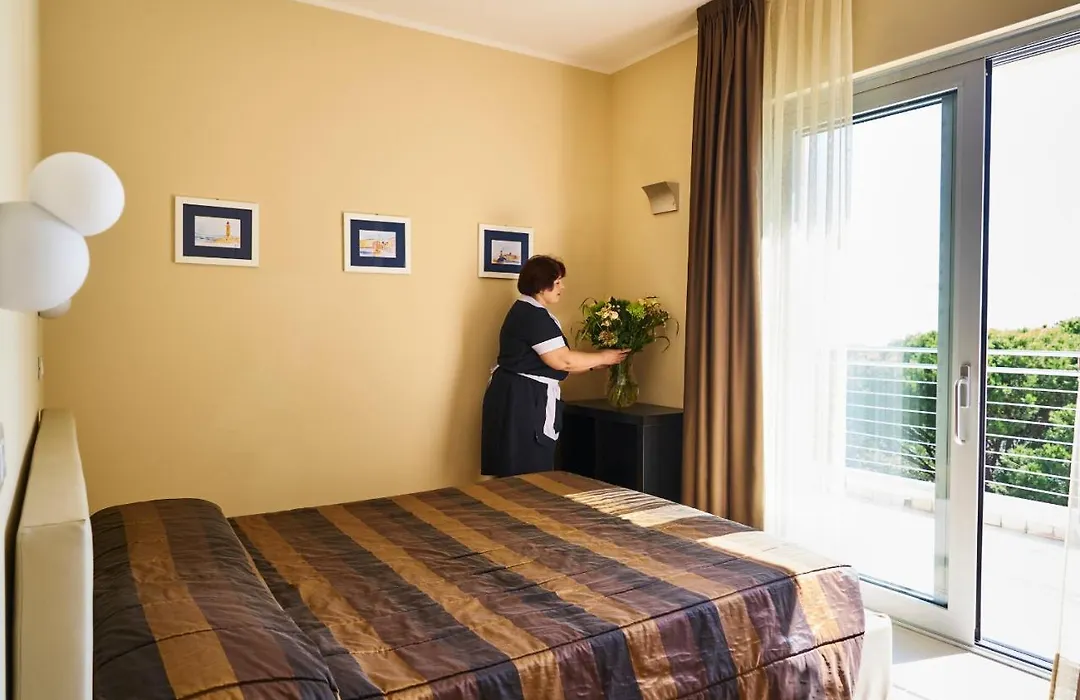 Aparthotel La Pineta-1