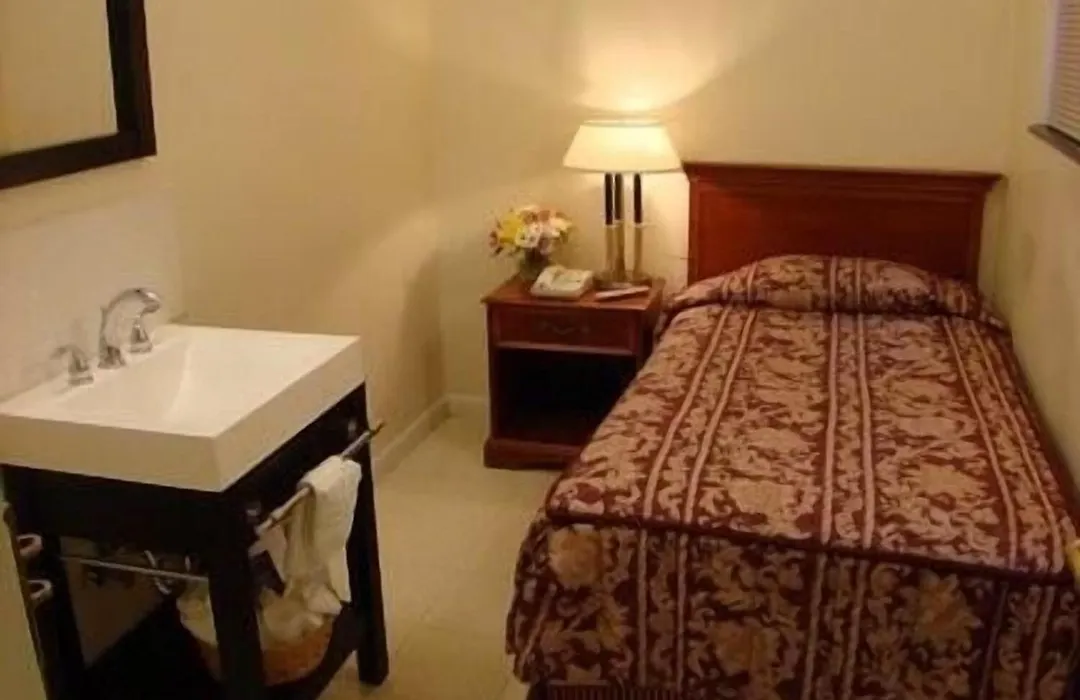 Americana Inn-1