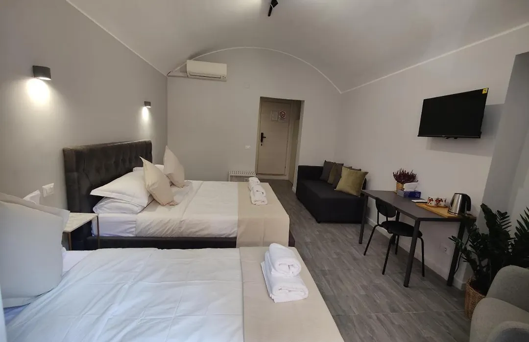 Holiday 168 Guest House-1