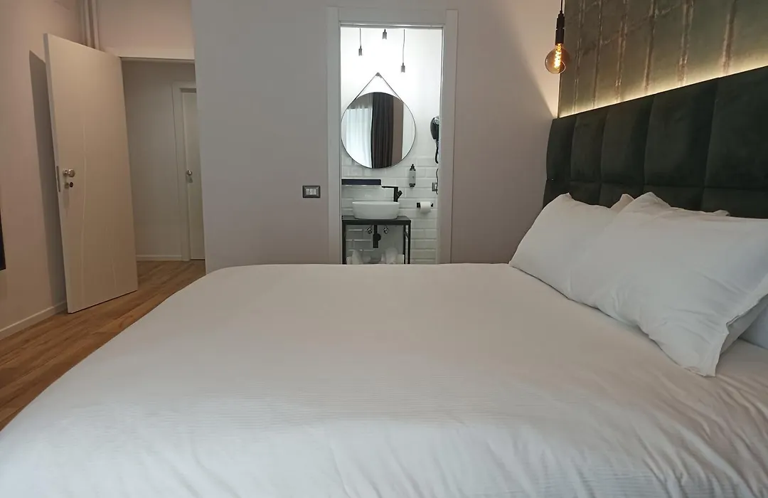 Romi Suite-1