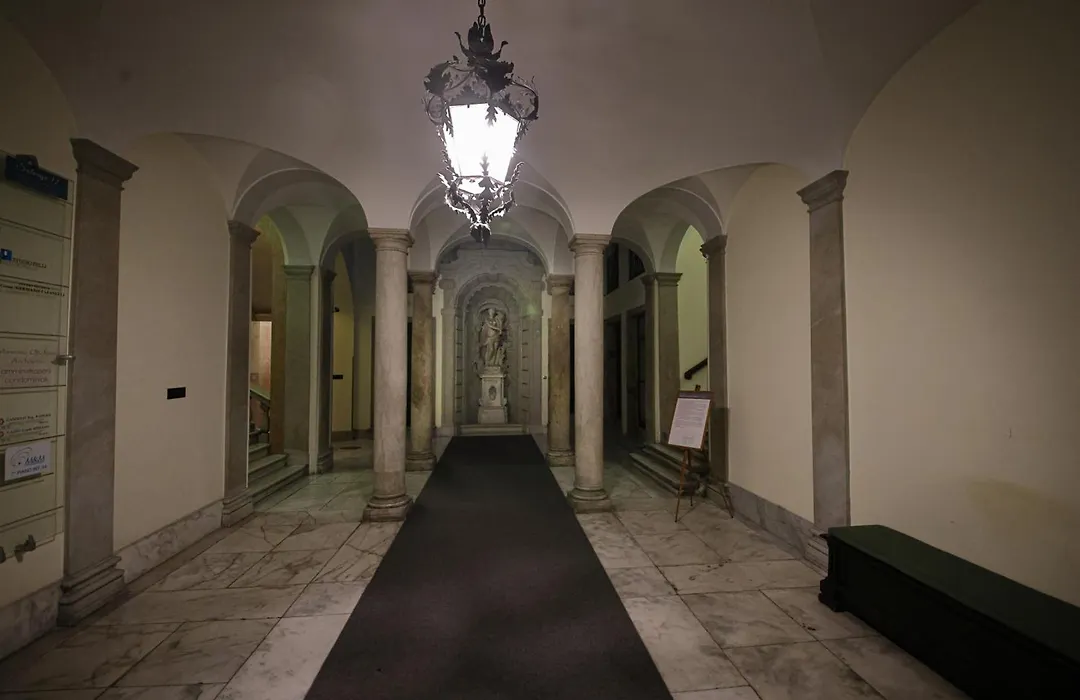 Nik Rooms-1