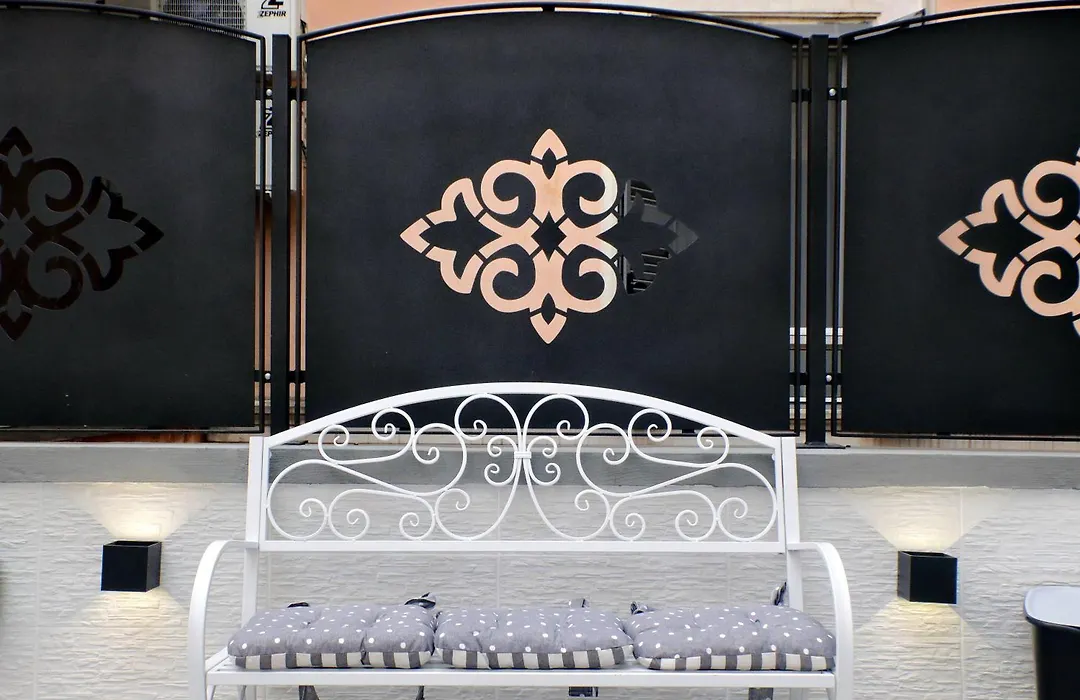 Roman Holiday Suites-1