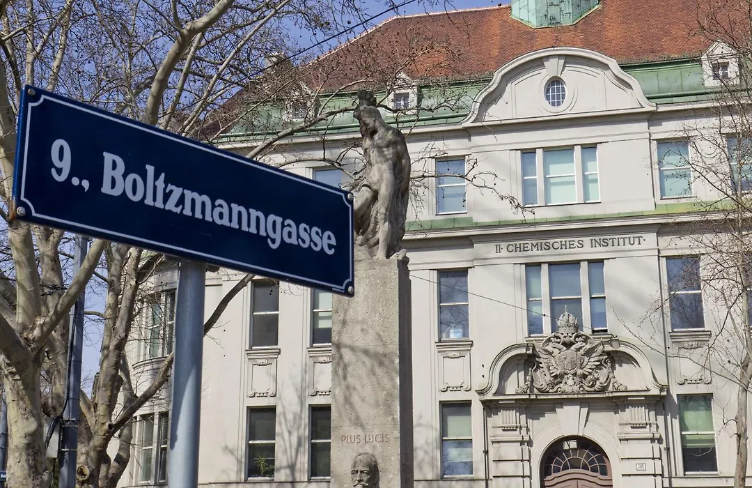 Hotel Boltzmann-1