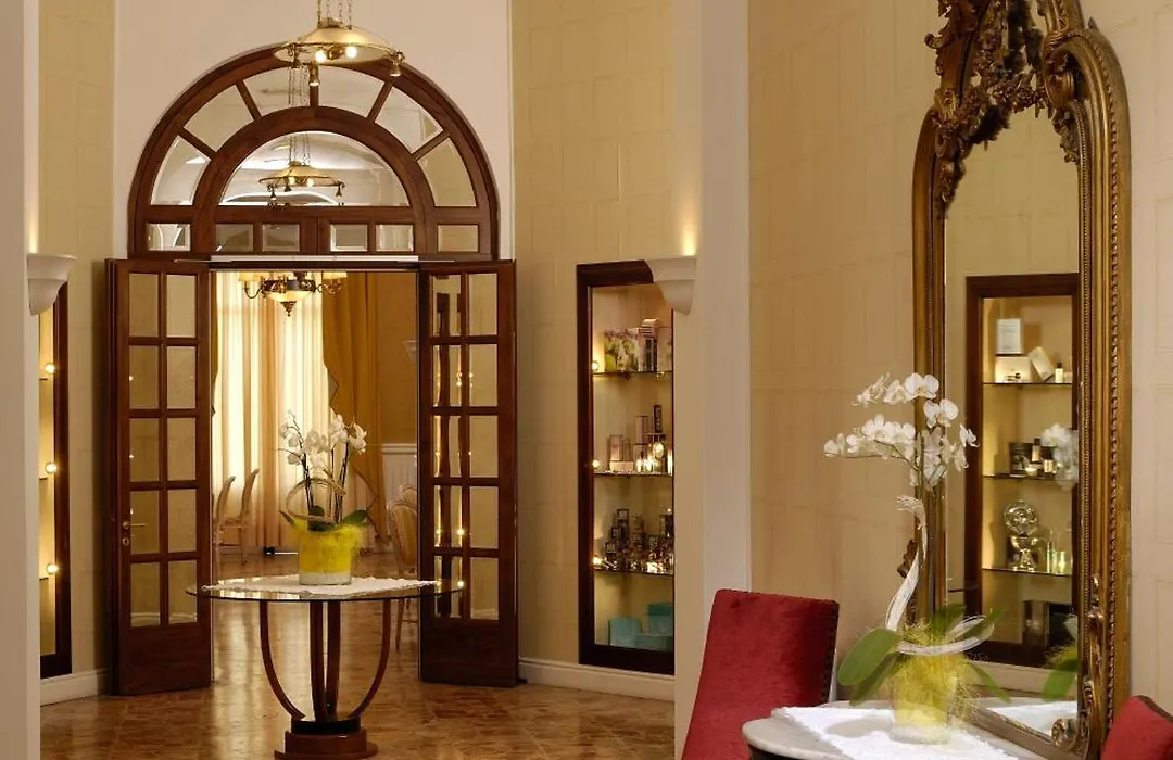 Grand Hotel Royal-1