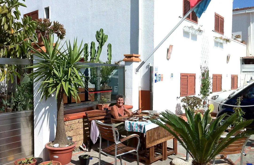 Beach Hotel 14Leoni B&B-1