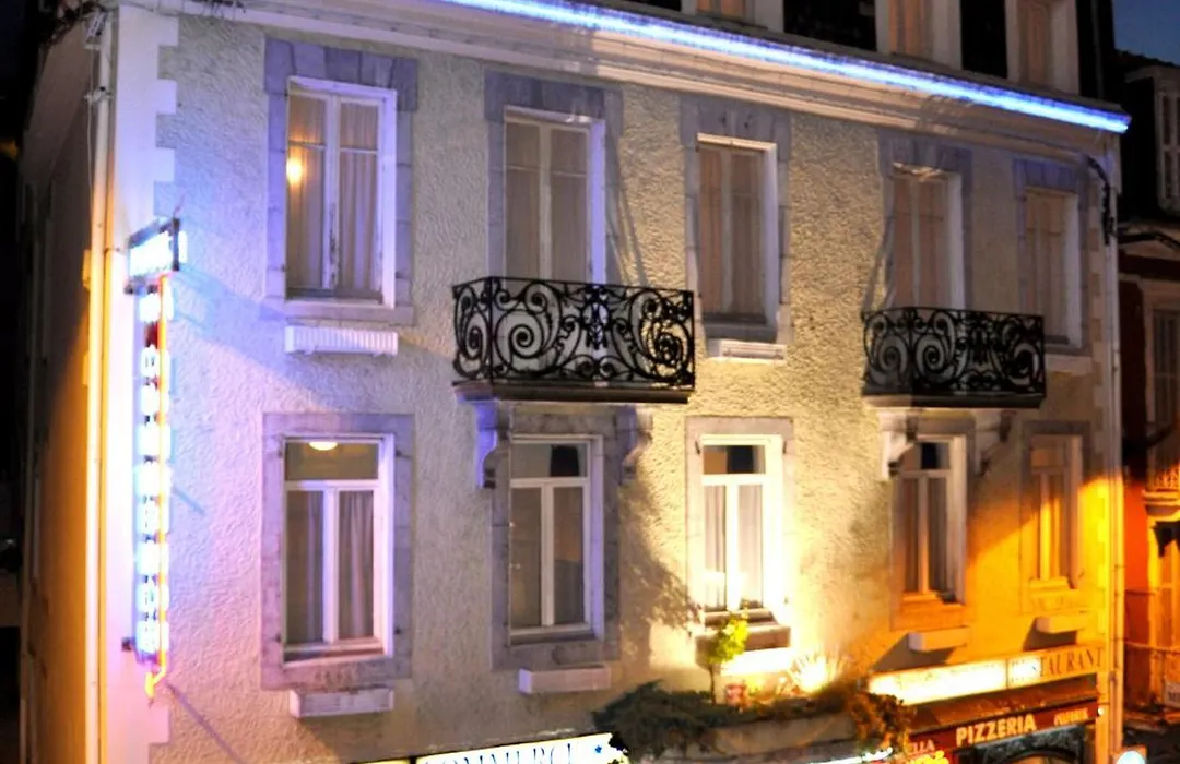 Hotel Du Commerce Et De Navarre-1