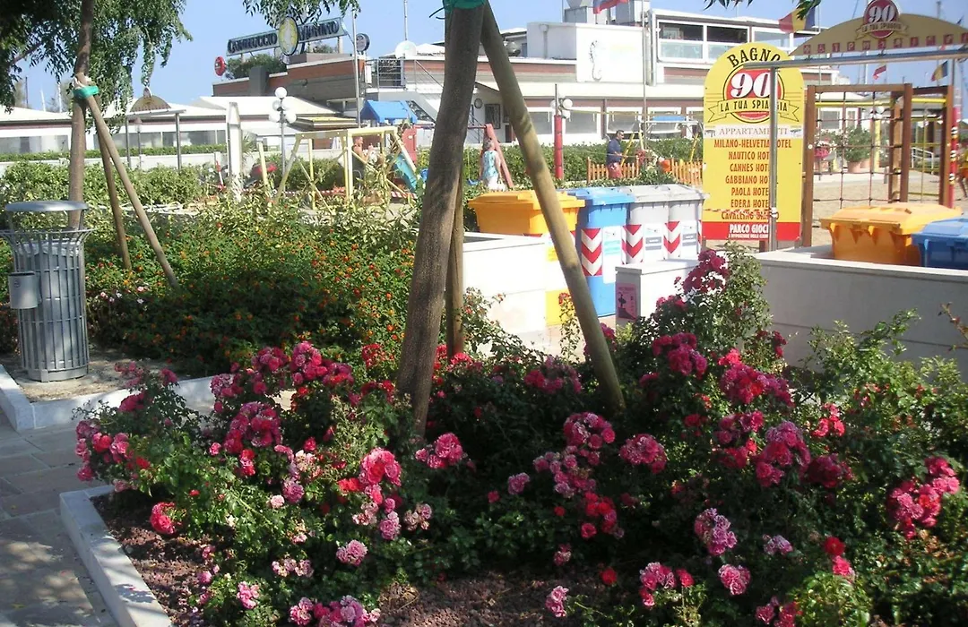Hotel Canasta-1