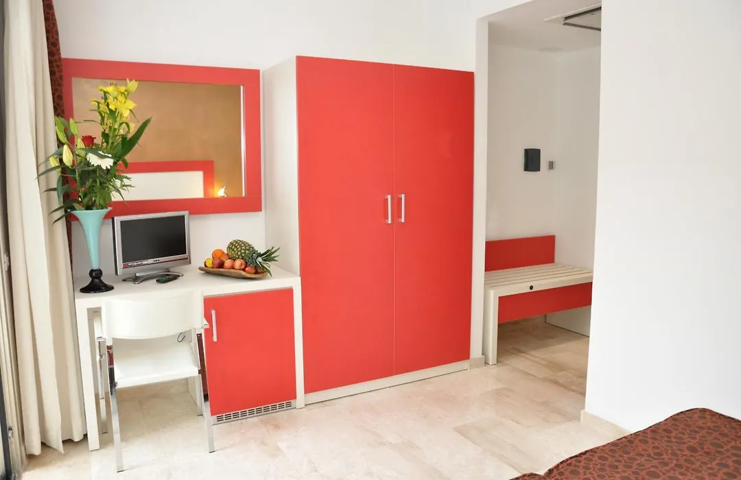 Gil's Hotel-1