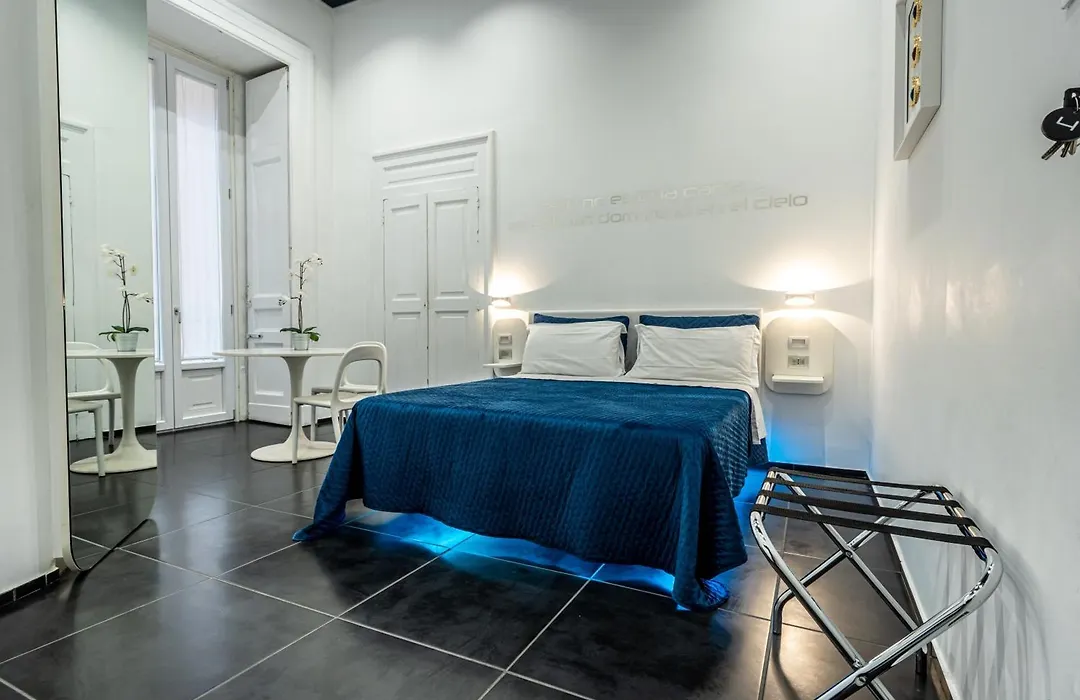 Skyhouse Chiatamone-1