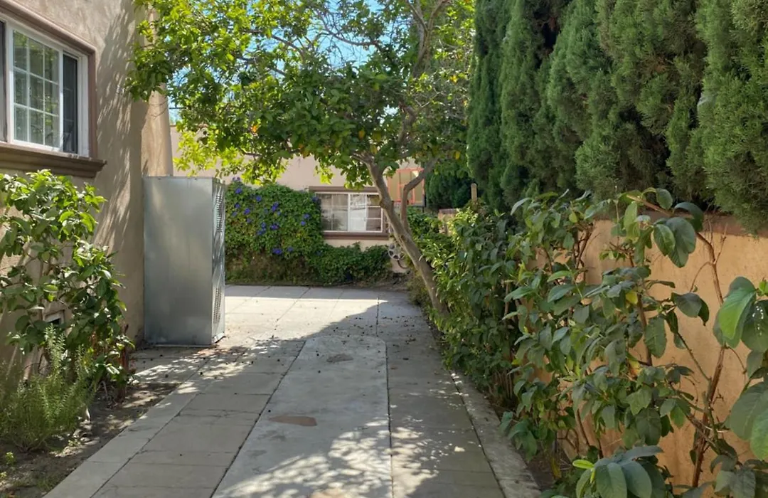 Beverly Hills 2Bd-1