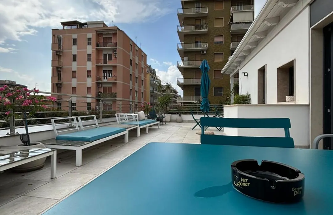 B&B DEL CORSO - Foggia - AMBIENTE SANIFICATO CON GENERATORE DI OZONO E LAMPADE GERMICIDA AD OZONO PER LA DISINFEZIONE DI ARIA E AMBIENTI - Parcheggio Custudito a pagamento - Netlifix TV-1