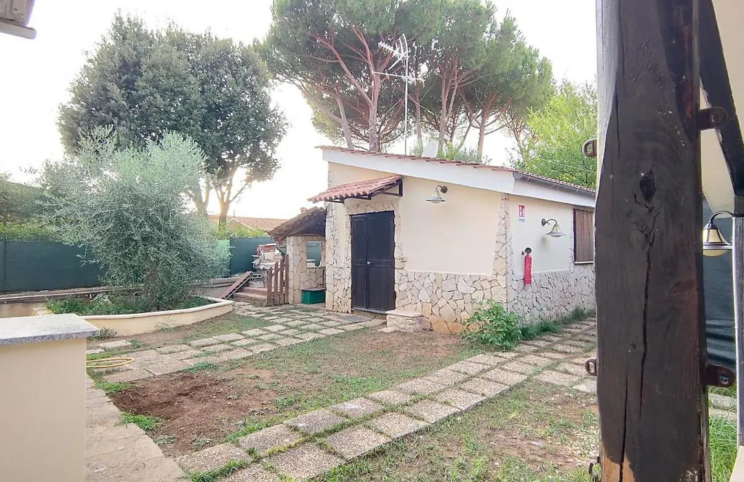 Vivienne'S Guest House-1