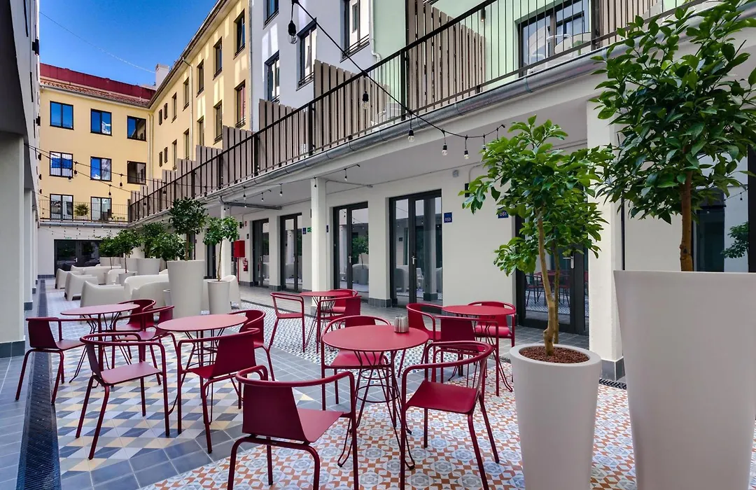Livensa Living Studios Valencia Viveros-1