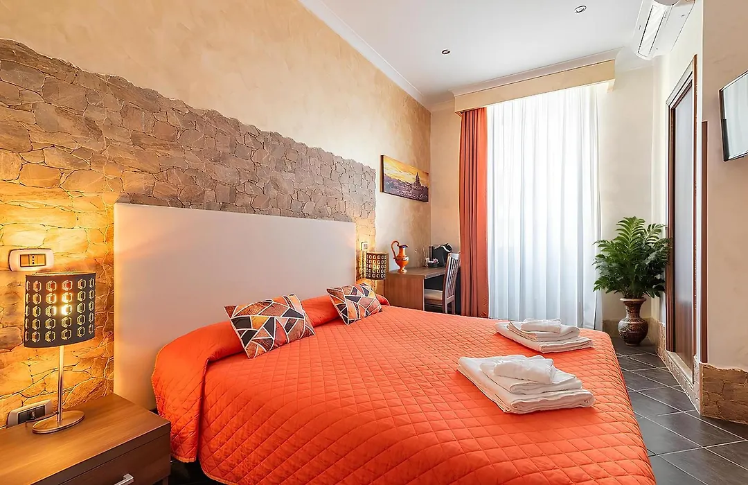 Alis Laura Guest House - 10 Mins To Colosseum, Modern & Near Metro-1