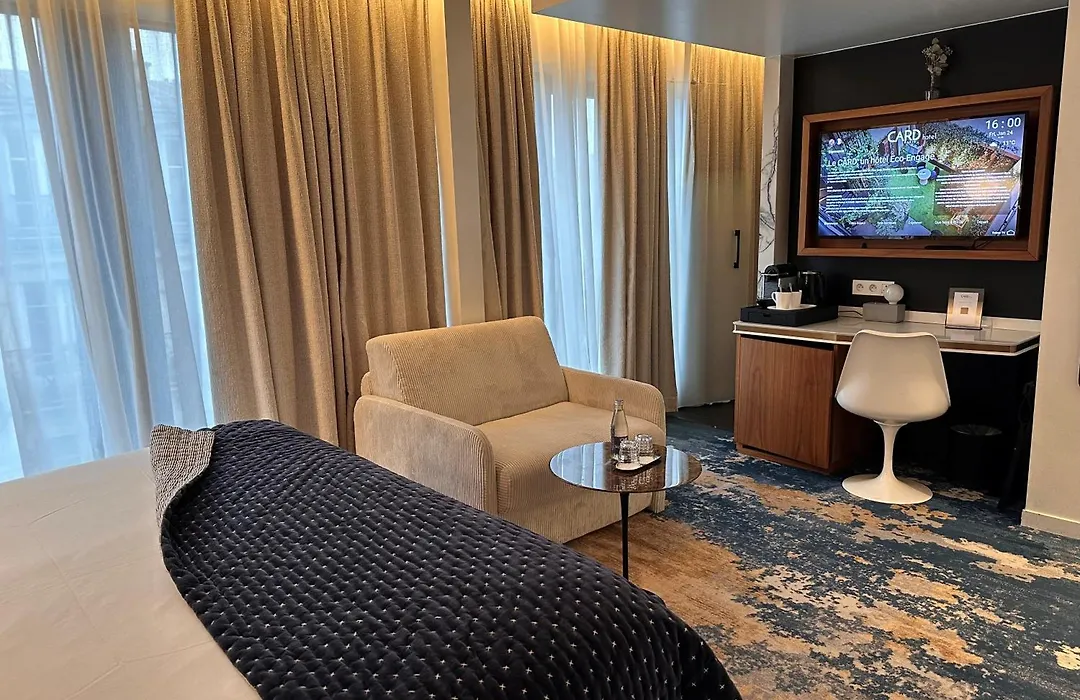 Card Hotel-1