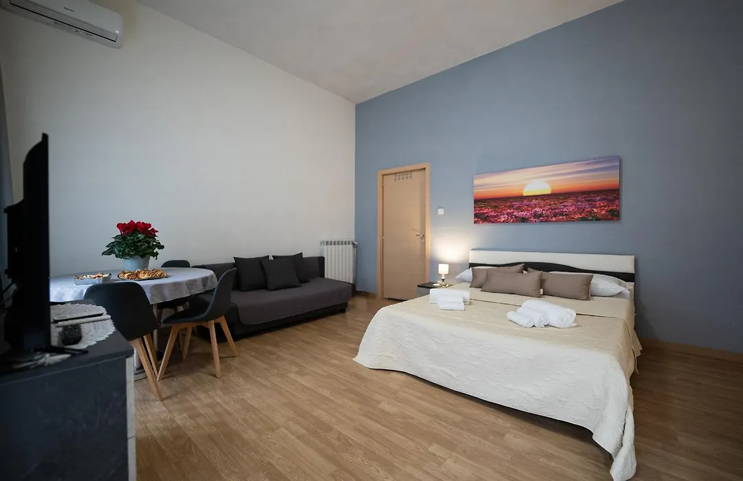 HOME Joséphine, a due passi dalla Reggia,Giardino,parcheggio,Cucina,il tuo comfort prima di tutto-1