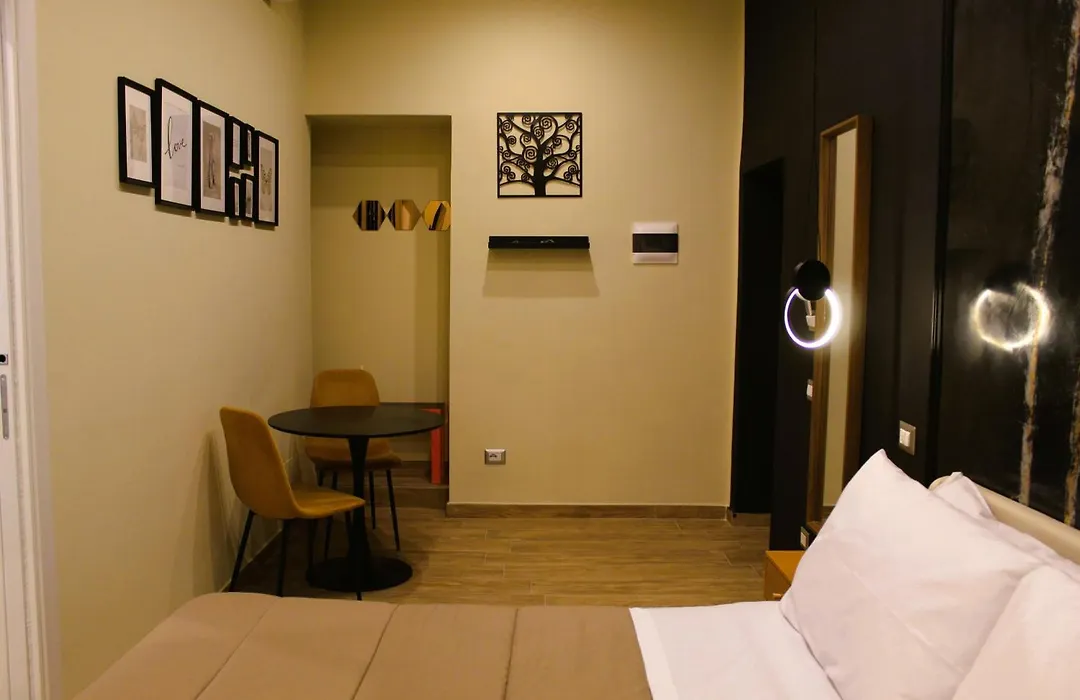 BlackWoody Contemporary Rooms - Napoli Centro Storico Via Toledo-1