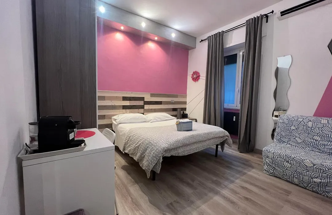 Whatshouse Roma-1