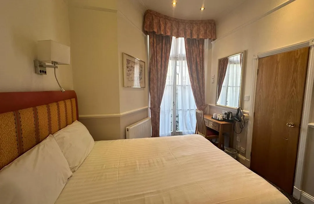 Hyde Park Radnor Hotel B&B-1