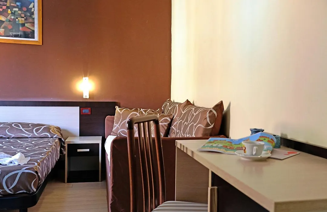 Hotel Canasta-1