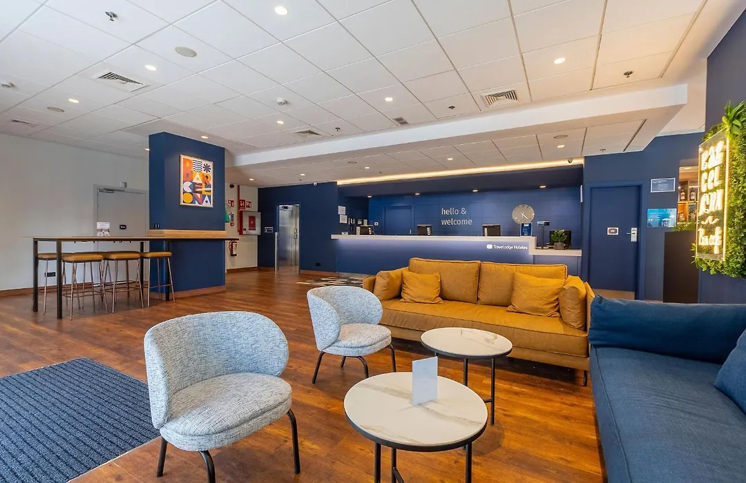 Travelodge Barcelona Poblenou-1