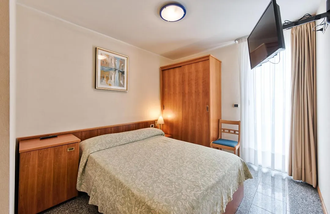 Hotel Flora-1