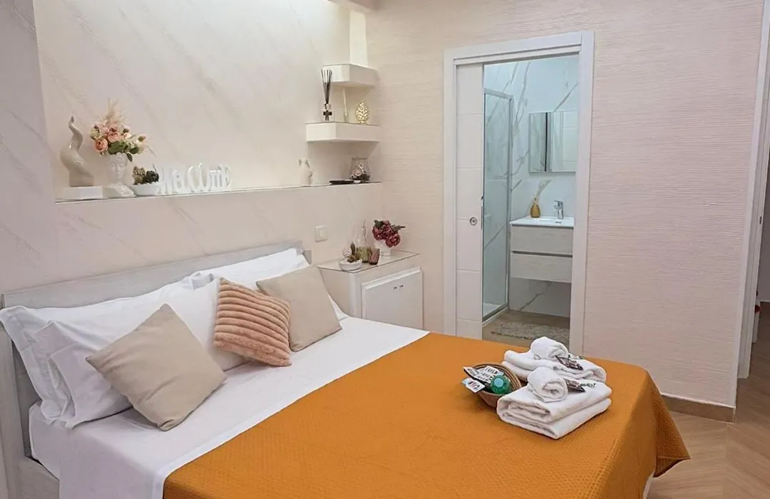 Max Fox Suite-1