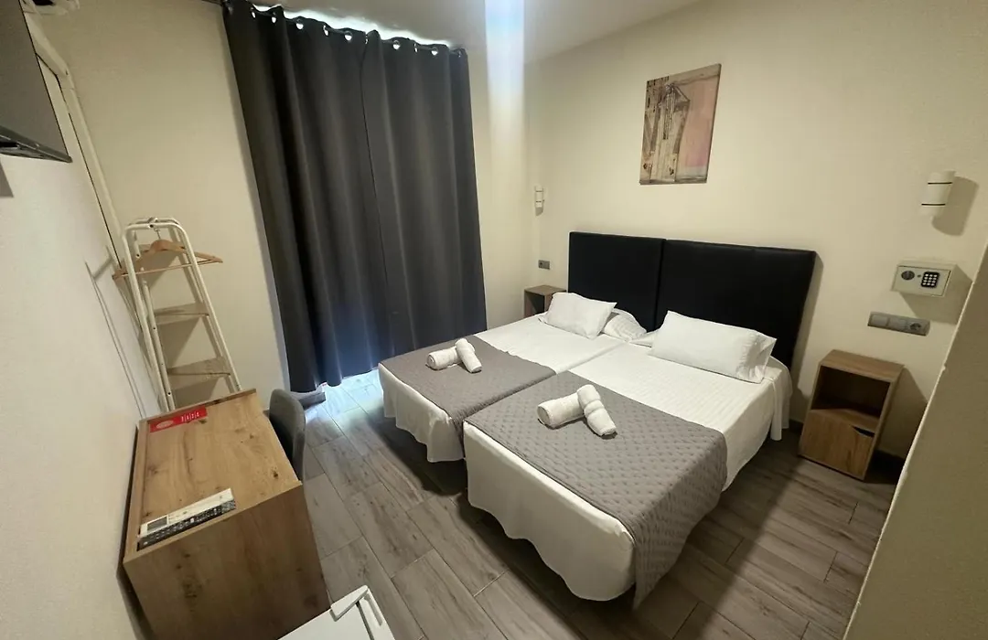 Hostal Balmes Centro-1