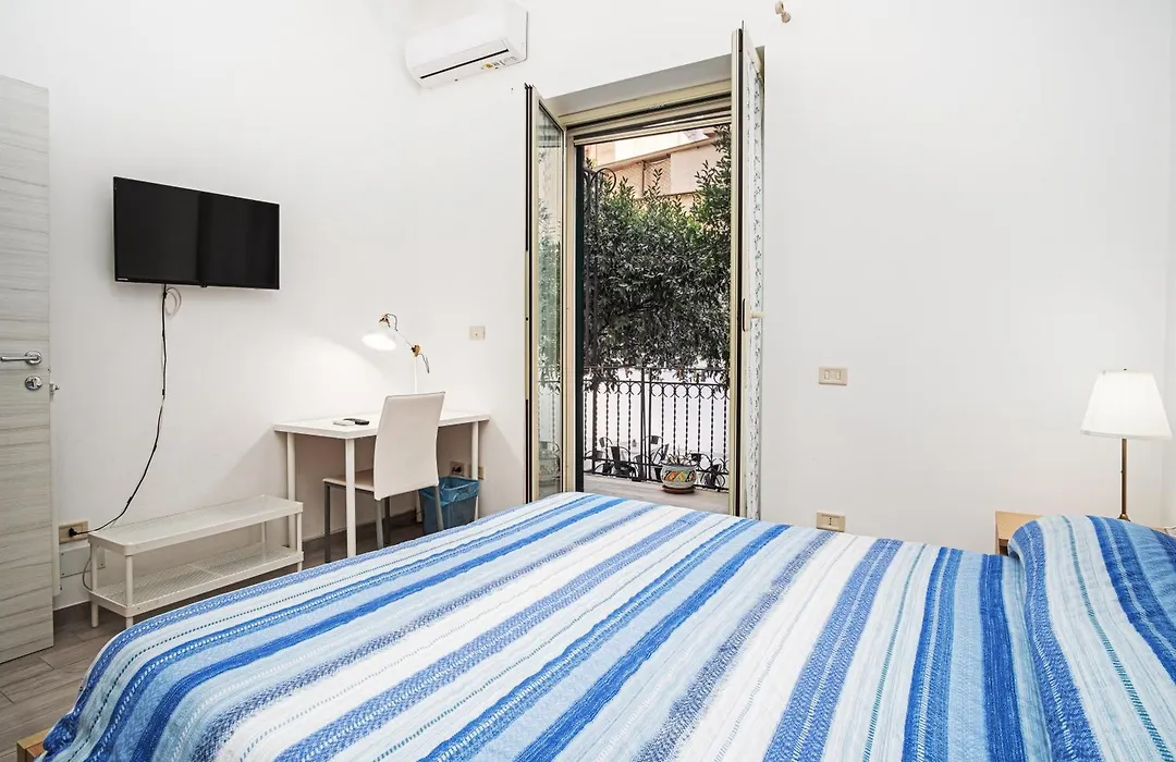 Garden House: Apartments And Rooms For Holidays-1
