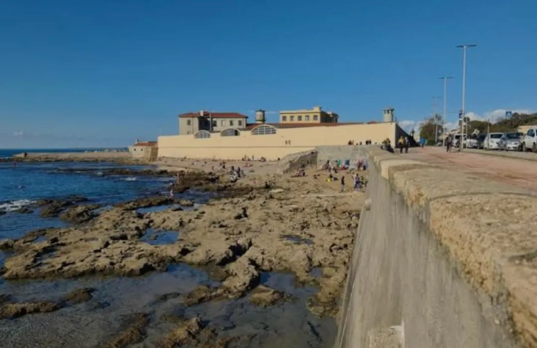 Sea Breeze Suites-1