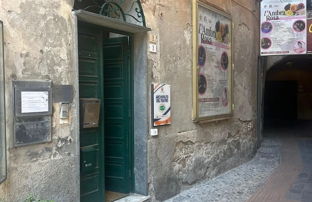 Archivolto del Teatro, 3-1