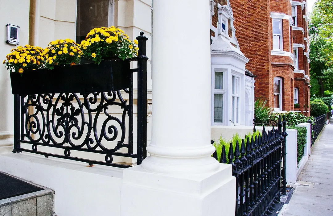 Lord Kensington Hotel-1