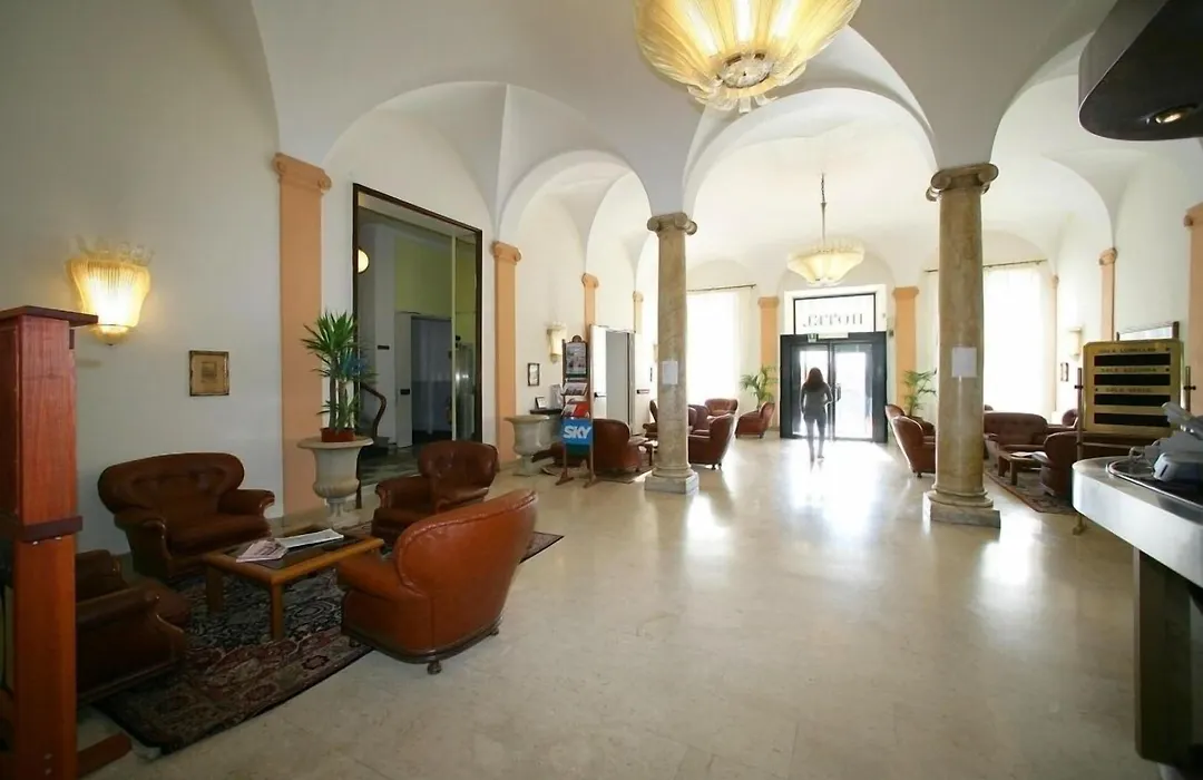 Hotel Mediterranee-1